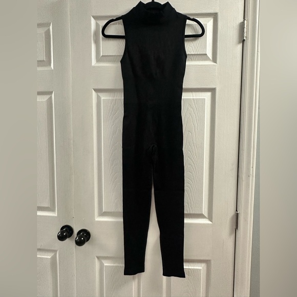 🆕 TOB Women Ribbed Sleeveless Yoga Jumpsuit Size Small - Picture 6 of 9